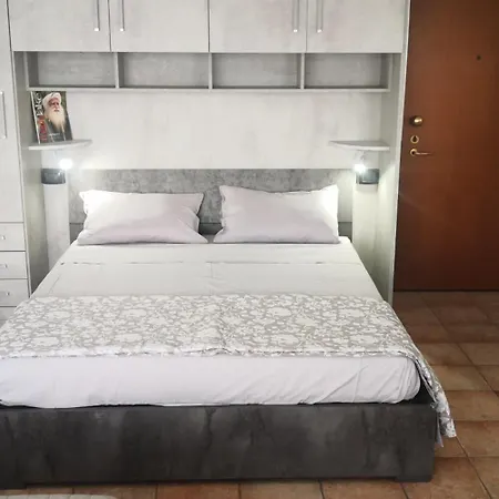 Gin E Gepa Monolocale 公寓