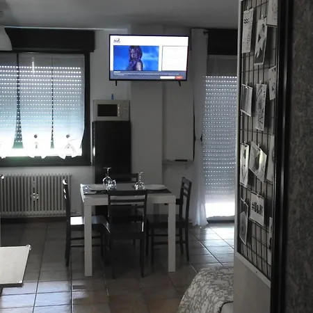 Gin E Gepa Monolocale * 科莫